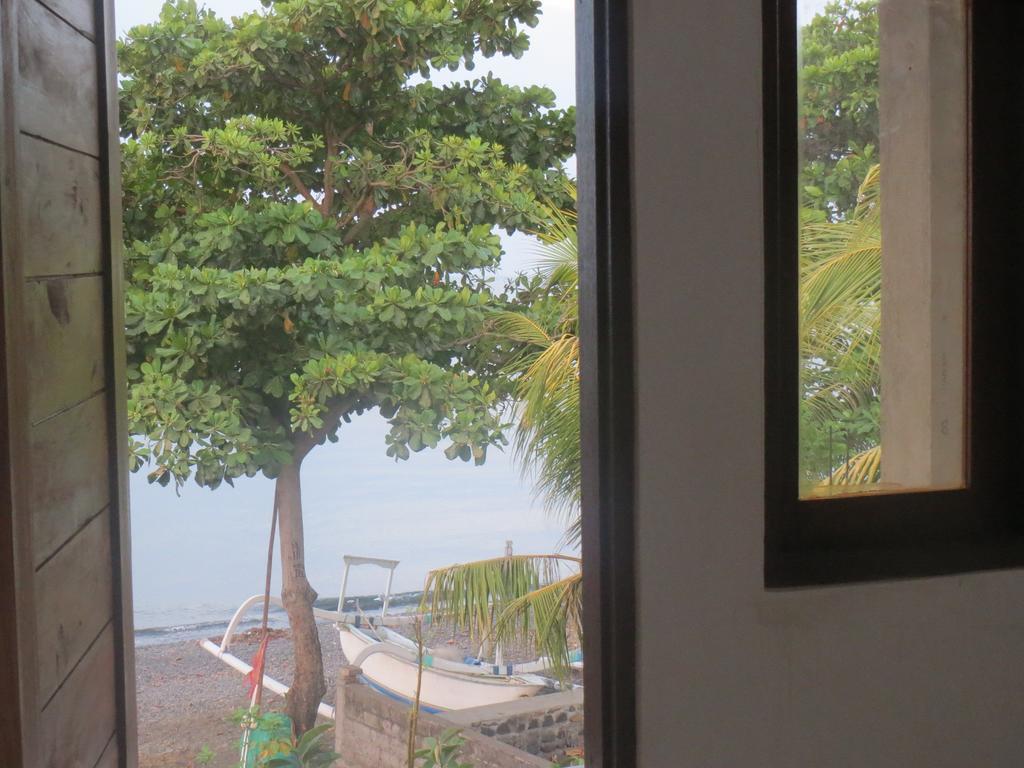 Amed Sari Beach Guesthouse Eksteriør bilde