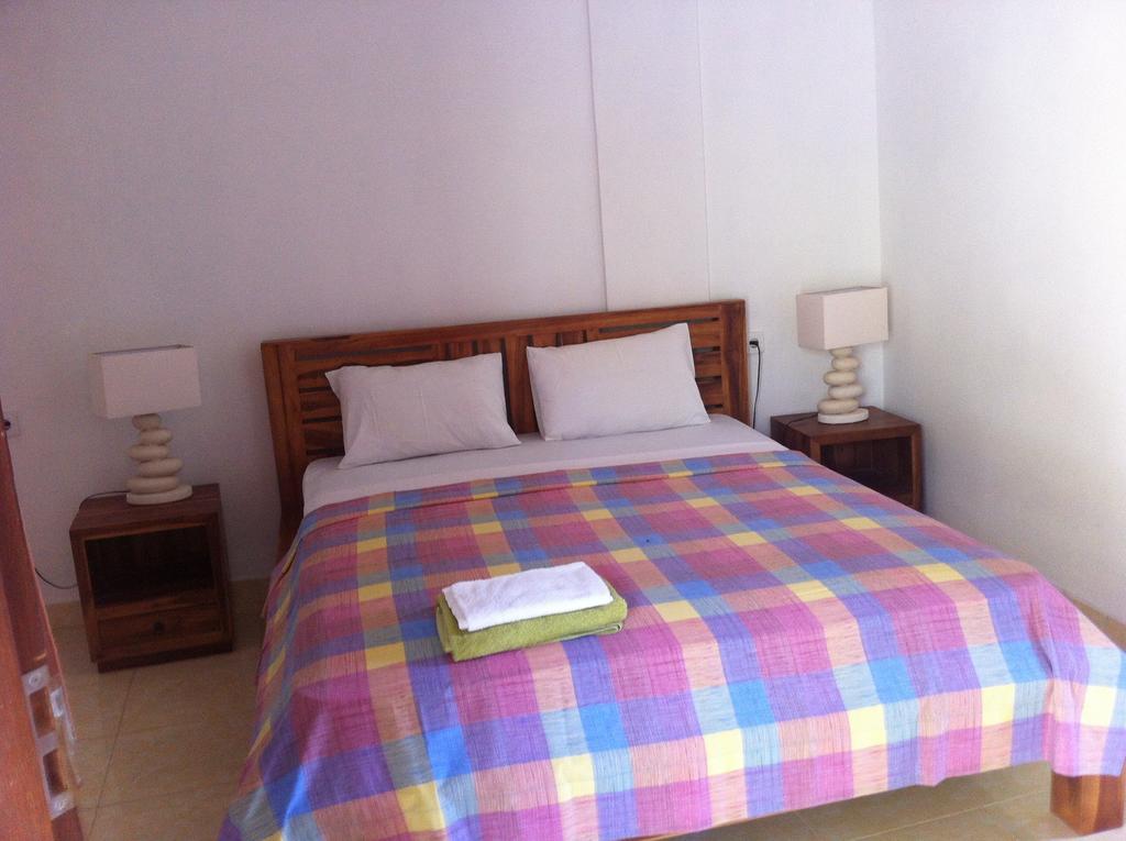 Amed Sari Beach Guesthouse Eksteriør bilde