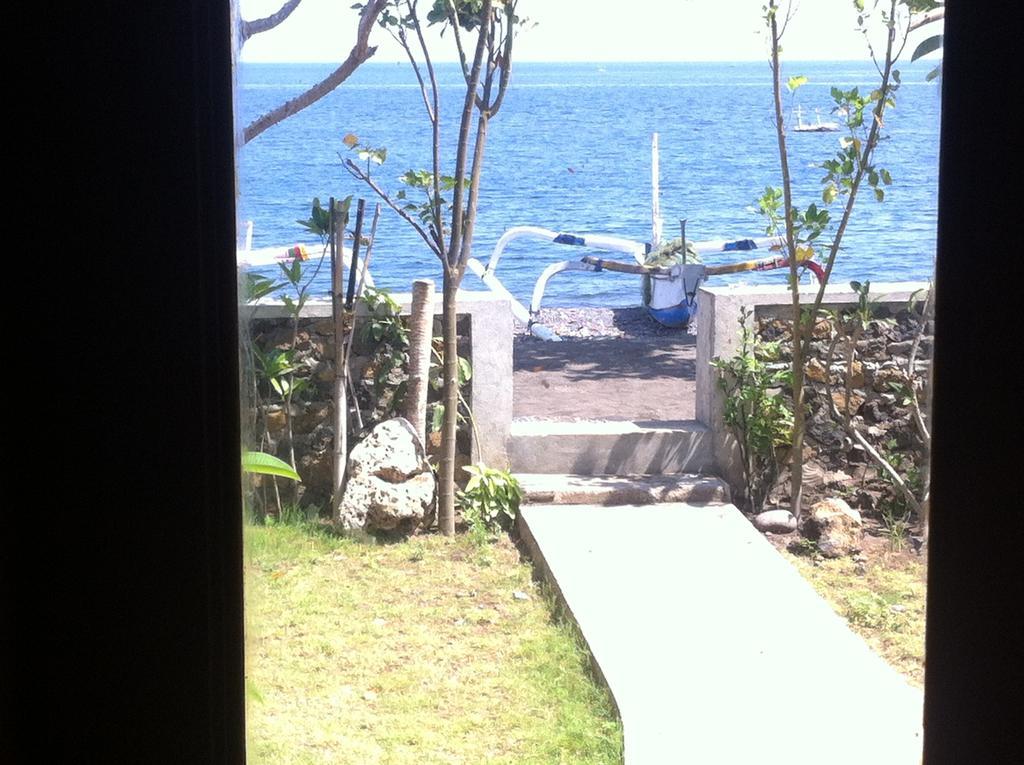 Amed Sari Beach Guesthouse Eksteriør bilde