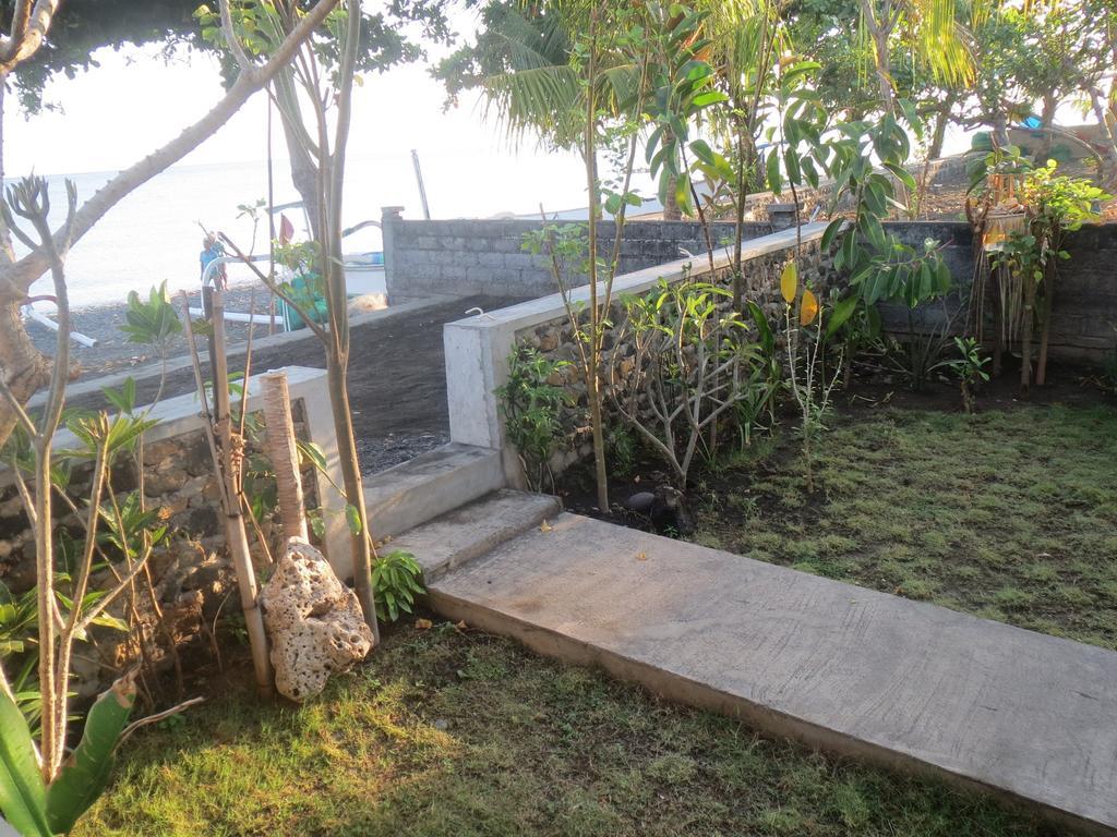 Amed Sari Beach Guesthouse Eksteriør bilde