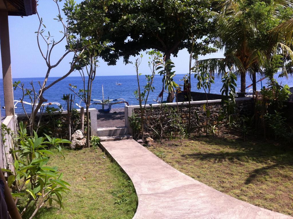Amed Sari Beach Guesthouse Eksteriør bilde