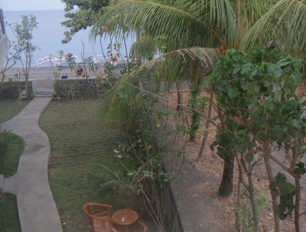 Amed Sari Beach Guesthouse Eksteriør bilde