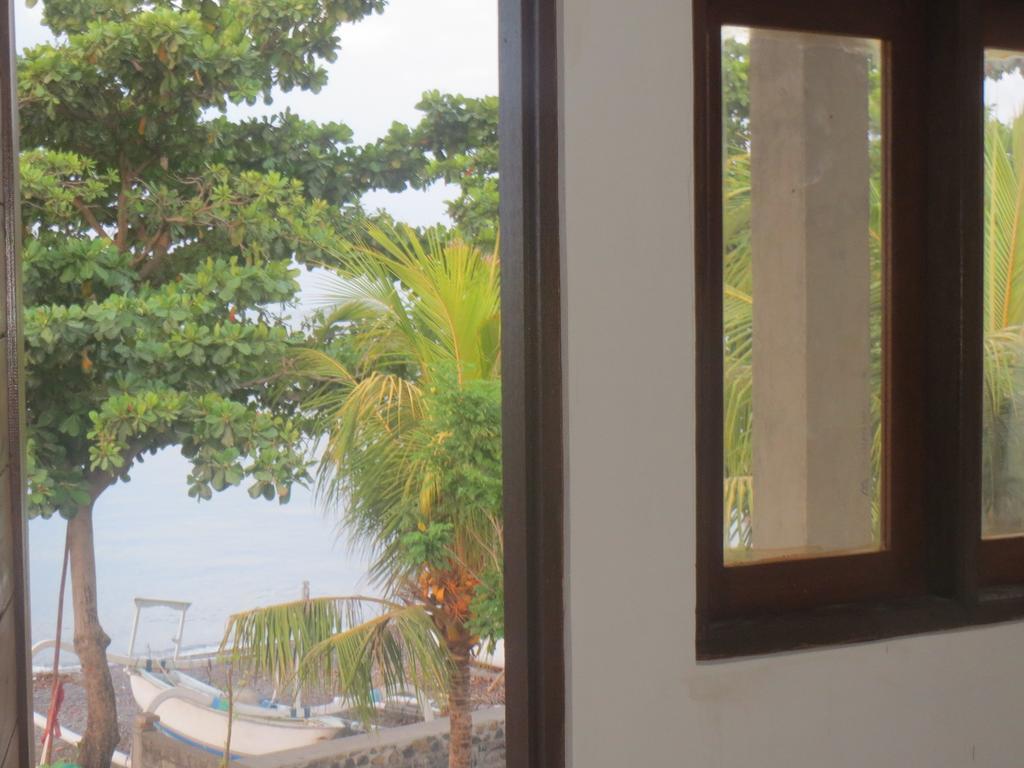 Amed Sari Beach Guesthouse Rom bilde