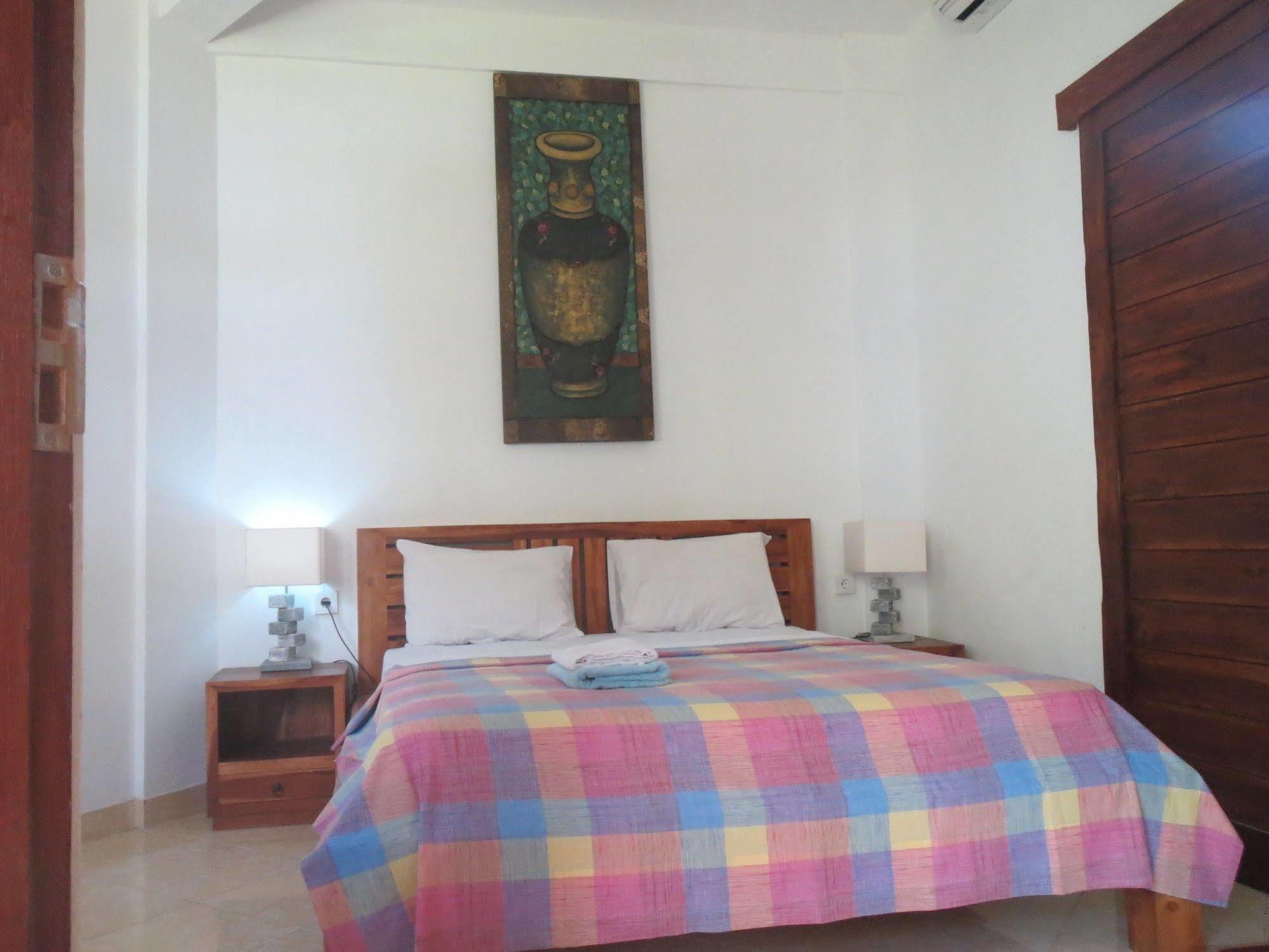 Amed Sari Beach Guesthouse Eksteriør bilde
