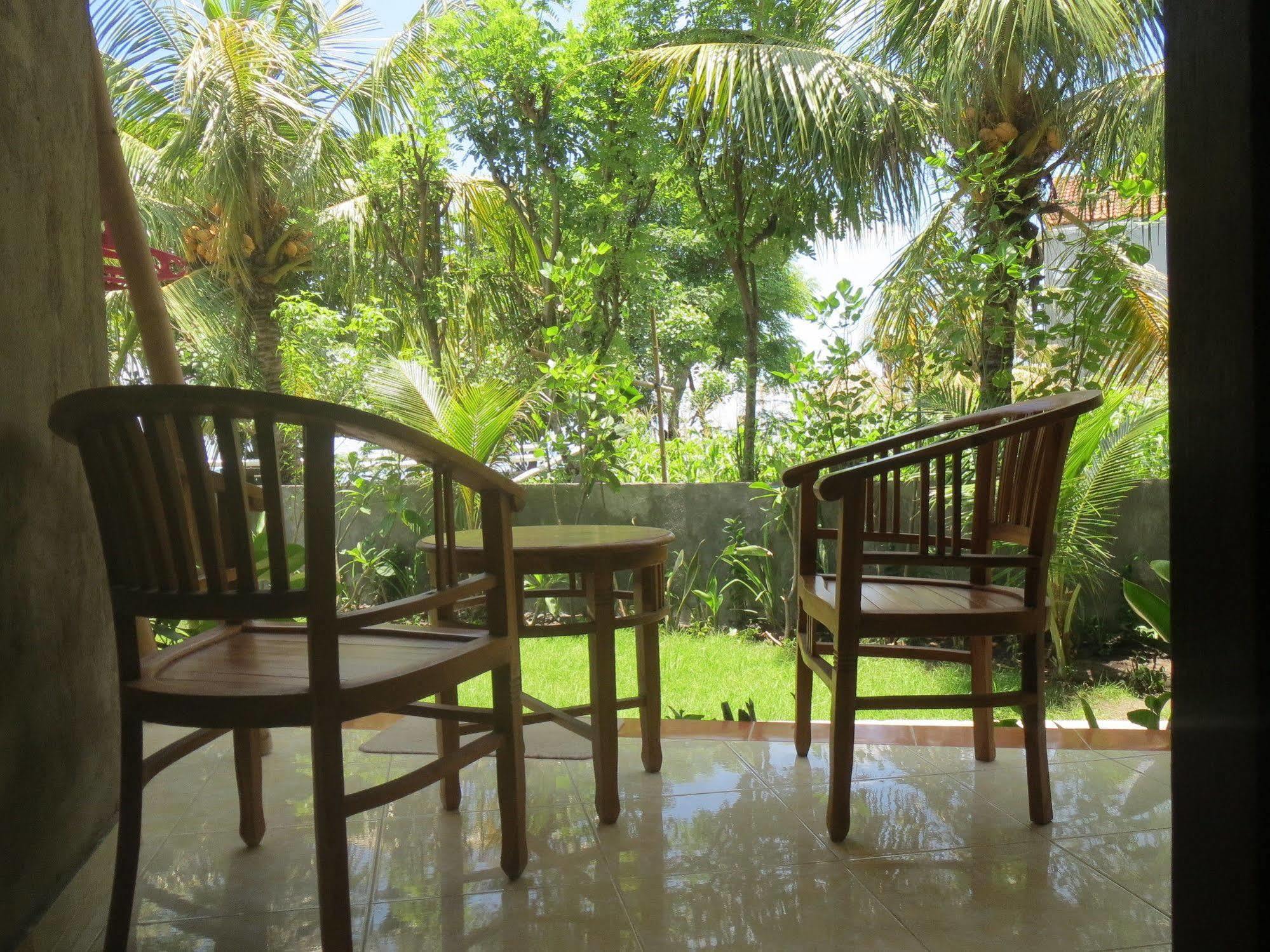 Amed Sari Beach Guesthouse Eksteriør bilde