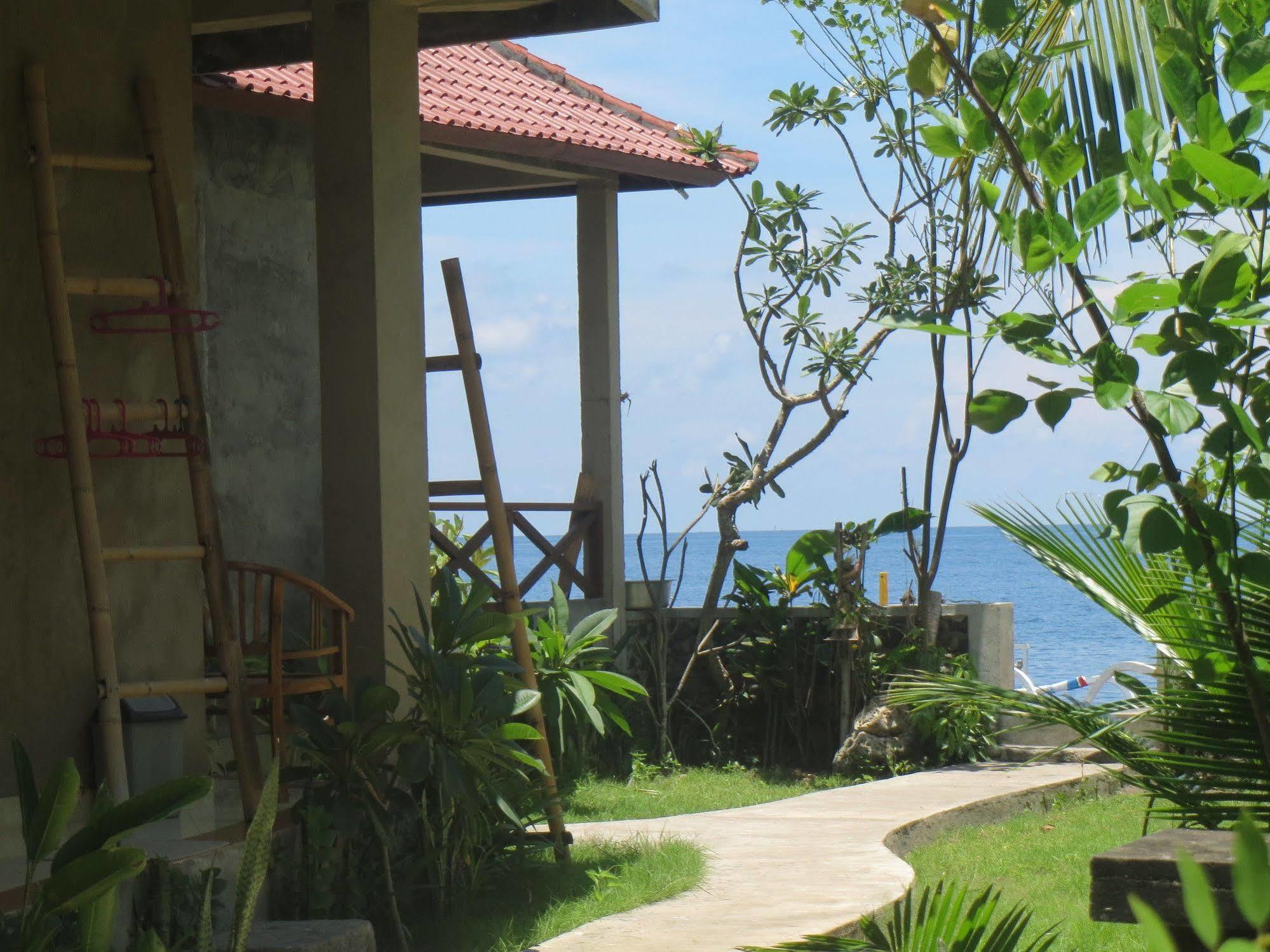 Amed Sari Beach Guesthouse Eksteriør bilde