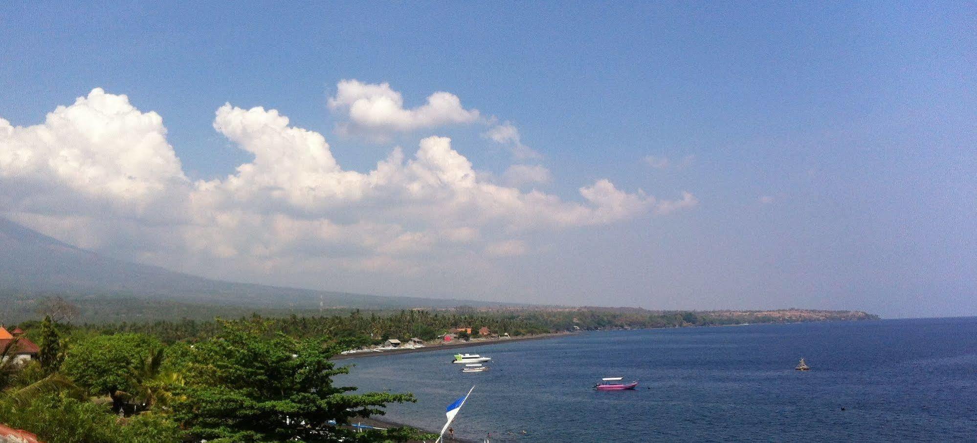 Amed Sari Beach Guesthouse Eksteriør bilde
