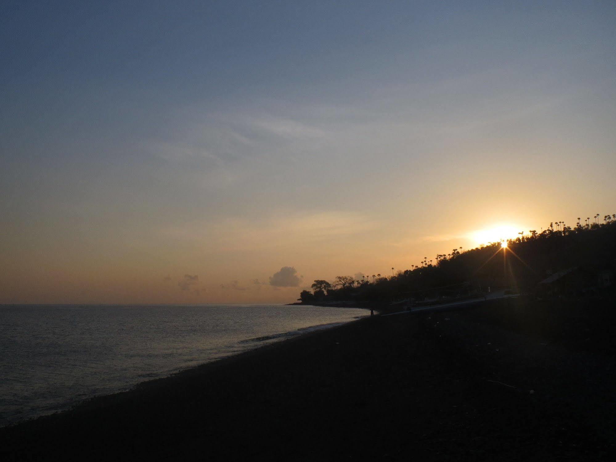 Amed Sari Beach Guesthouse Eksteriør bilde