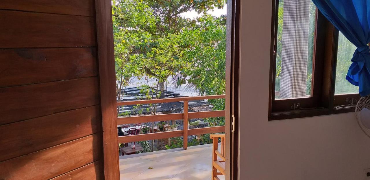 Amed Sari Beach Guesthouse Eksteriør bilde